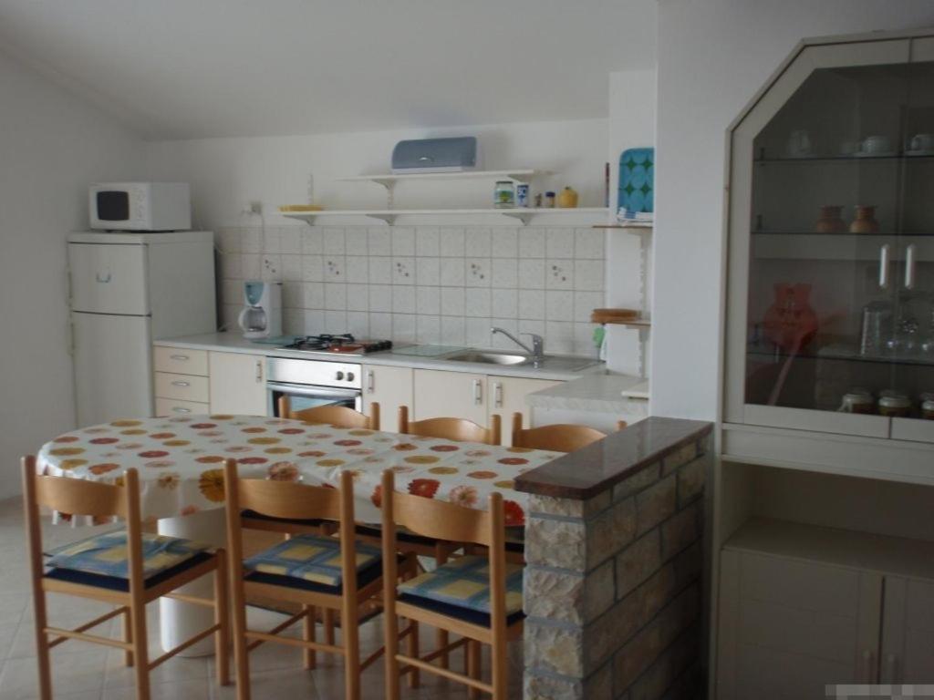 Apartment In Kukljica With Sea View, Terrace, Air Conditioning, Wi-Fi Esterno foto